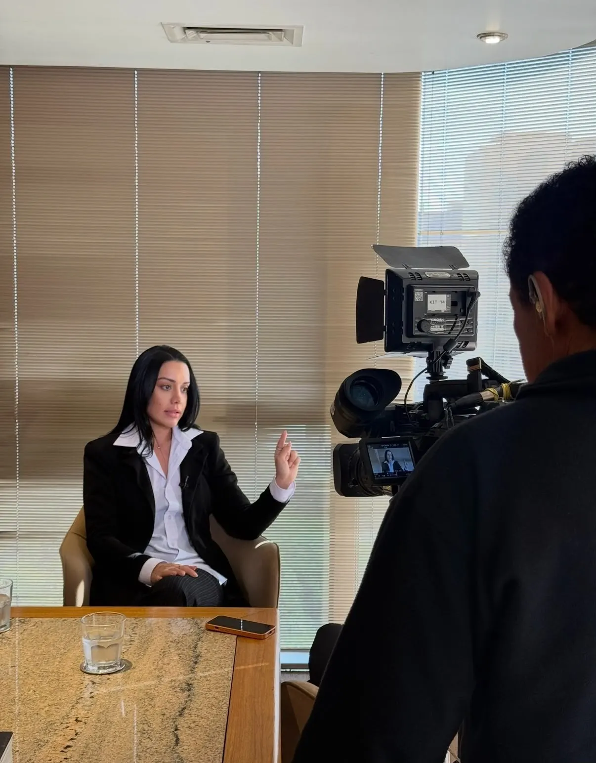 Jéssica Soares falando sobre defesa feminina em entrevista